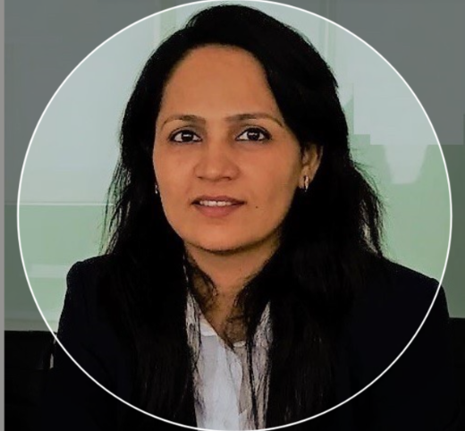 Ami Mohandas Headshot